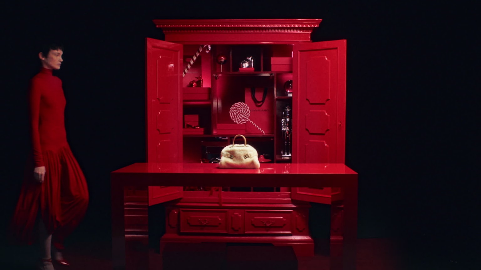 Ferragamo - Curiously Delicious Holiday - Campaigns and content